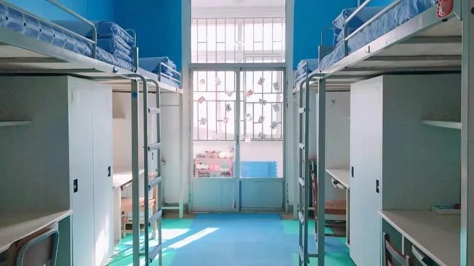 辽东学院宿舍条件怎么样_有空调么_宿舍图片