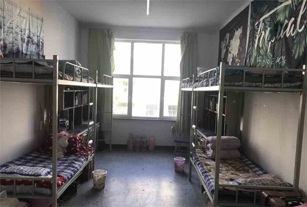 乌兰察布职业学院宿舍条件怎么样_几人间_宿舍图片