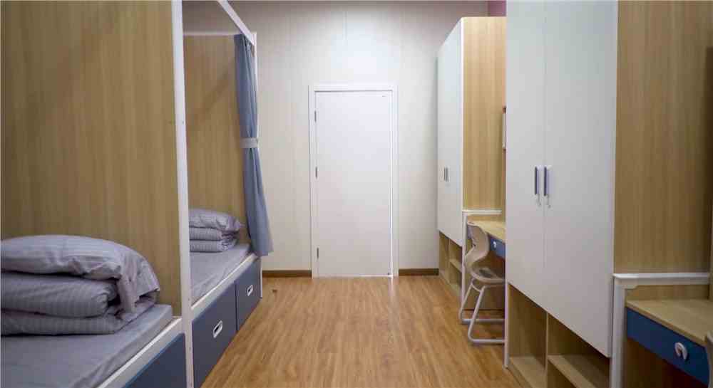 郑州西亚斯学院宿舍条件怎么样_几人间_宿舍图片