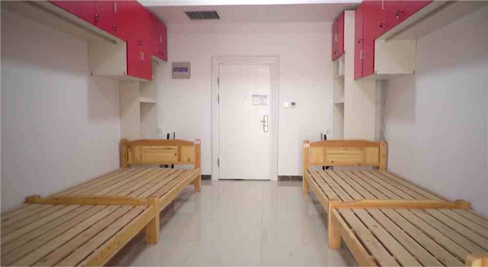 郑州西亚斯学院宿舍条件怎么样_几人间_宿舍图片