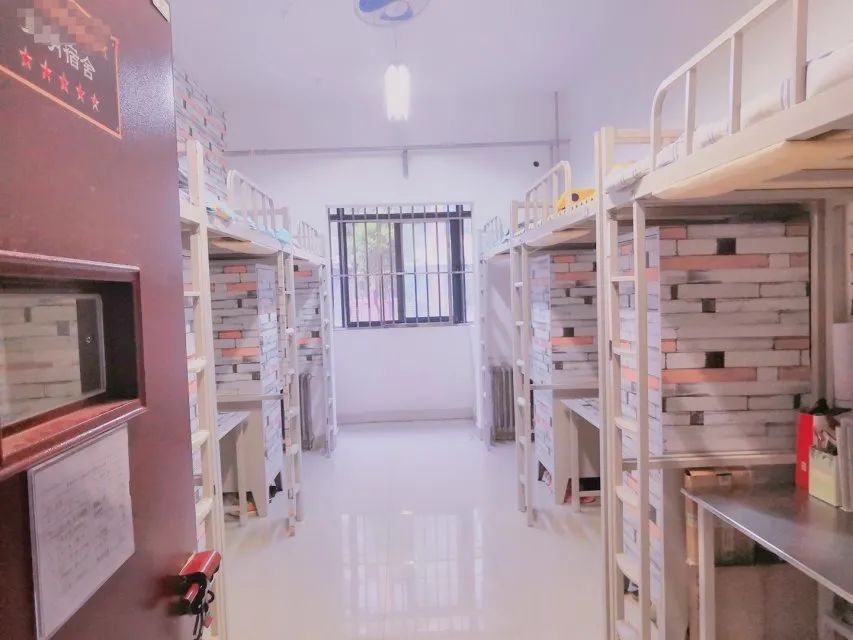 郑州铁路职业技术学院宿舍条件怎么样_几人间_宿舍图片