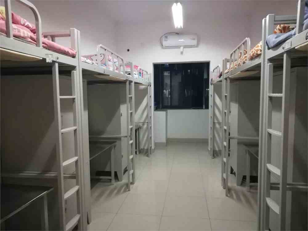 郑州铁路职业技术学院宿舍条件怎么样_几人间_宿舍图片