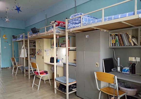 大连工业大学宿舍条件怎么样_几人间_宿舍图片