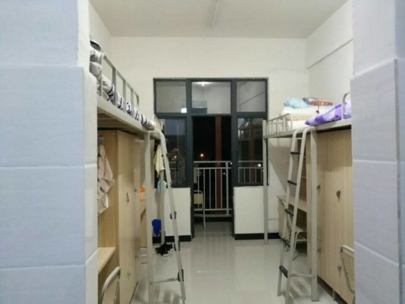 贵州民族大学宿舍条件怎么样_几人间_宿舍图片
