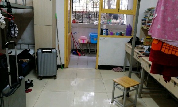 贵阳学院宿舍条件怎么样_几人间_宿舍图片