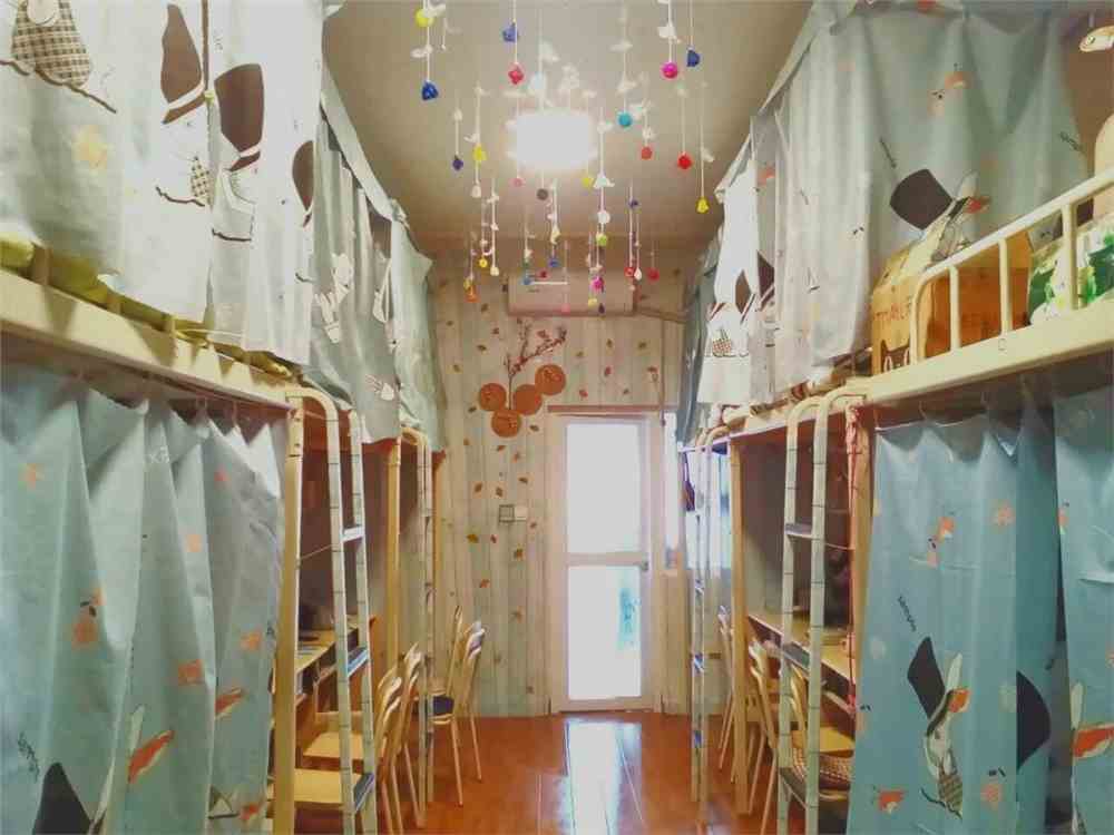 贵州财经大学商务学院宿舍条件怎么样_几人间_宿舍图片