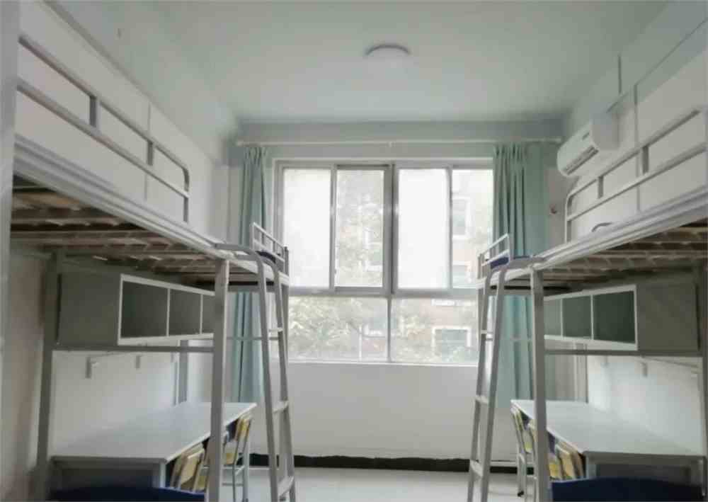 郑州工业应用技术学院宿舍条件怎么样_几人间_宿舍图片
