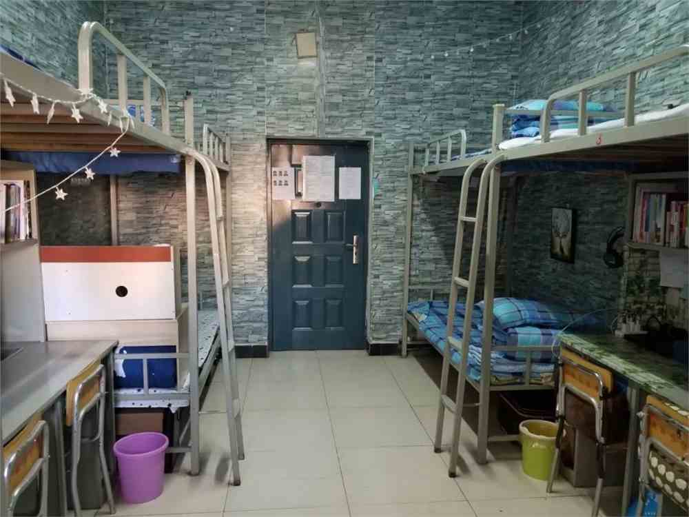 郑州工业应用技术学院宿舍条件怎么样_几人间_宿舍图片