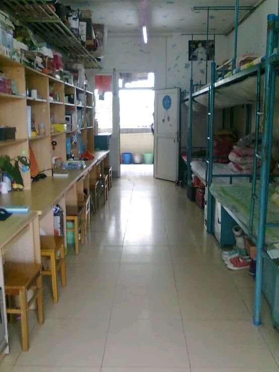 广西科技大学宿舍条件怎么样_几人间_宿舍图片