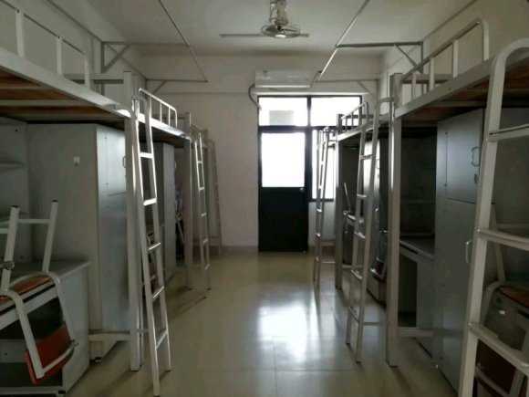 广西民族大学宿舍条件怎么样_几人间_宿舍图片