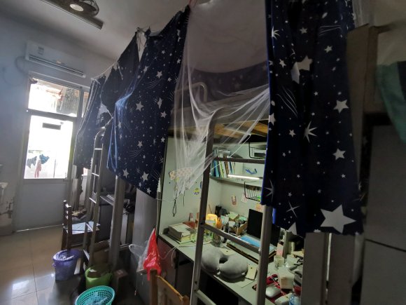 广西中医药大学赛恩斯新医药学院宿舍条件怎么样_几人间_宿舍图片