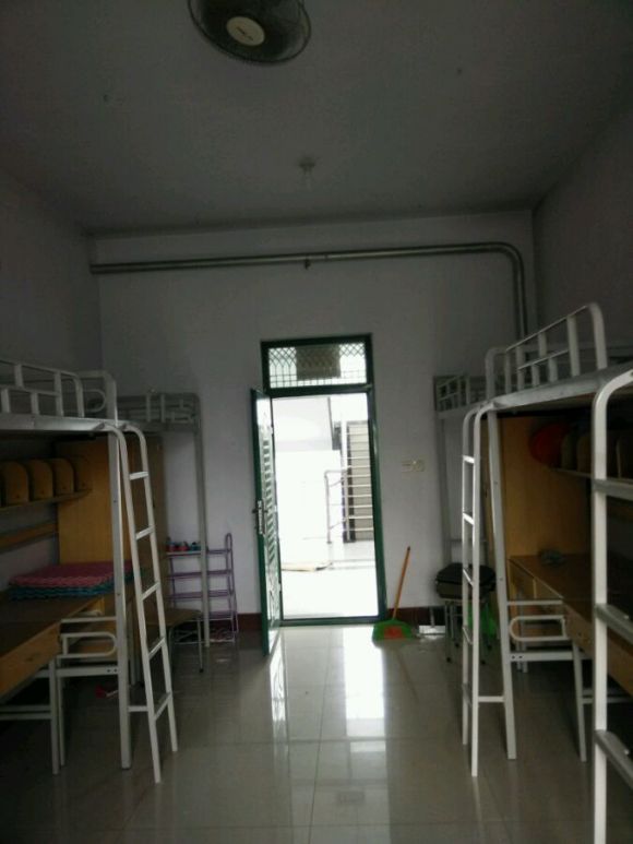 枣庄职业学院宿舍条件怎么样_几人间_宿舍图片