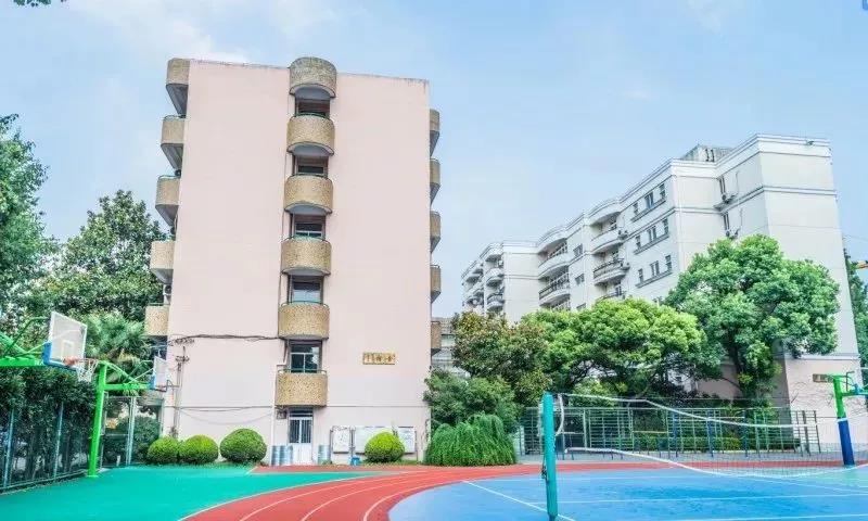 上海出版印刷高等专科学校宿舍条件怎么样_几人间_宿舍图片