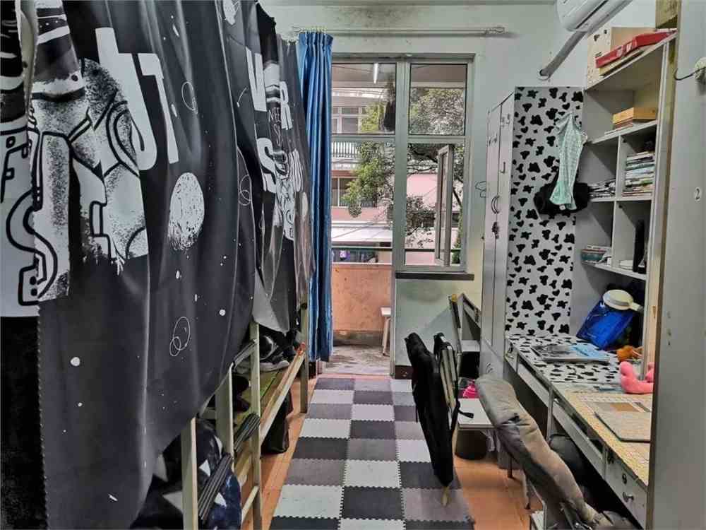 上海出版印刷高等专科学校宿舍条件怎么样_几人间_宿舍图片