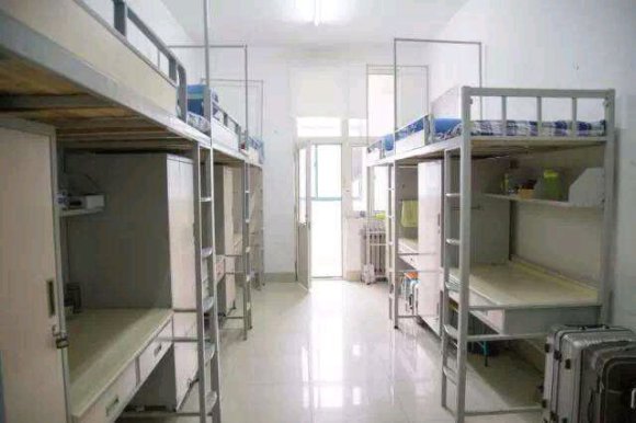 山东理工职业学院宿舍条件怎么样_几人间_宿舍图片