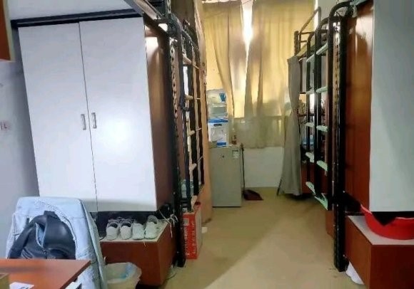 上海工艺美术职业学院宿舍条件怎么样_几人间_宿舍图片