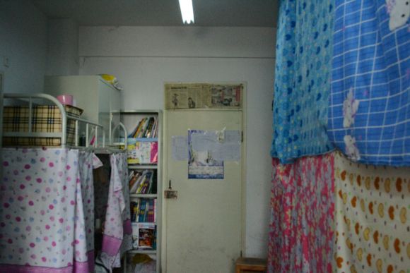 西北师范大学知行学院宿舍条件怎么样_几人间_宿舍图片