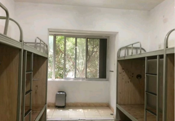成都艺术职业大学宿舍条件怎么样_几人间_宿舍图片