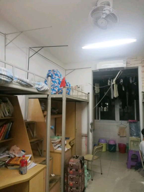 南昌大学宿舍条件怎么样_几人间_宿舍图片