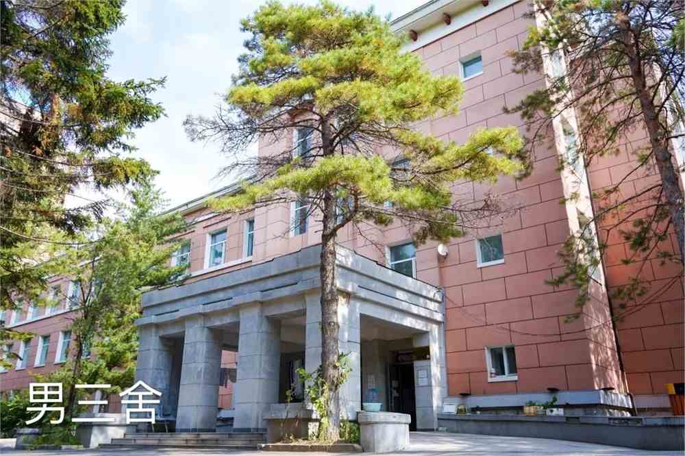 长春金融高等专科学校宿舍条件怎么样_几人间_宿舍图片