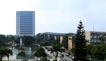 广西职业师范学院在哪里，哪个城市，哪个区？