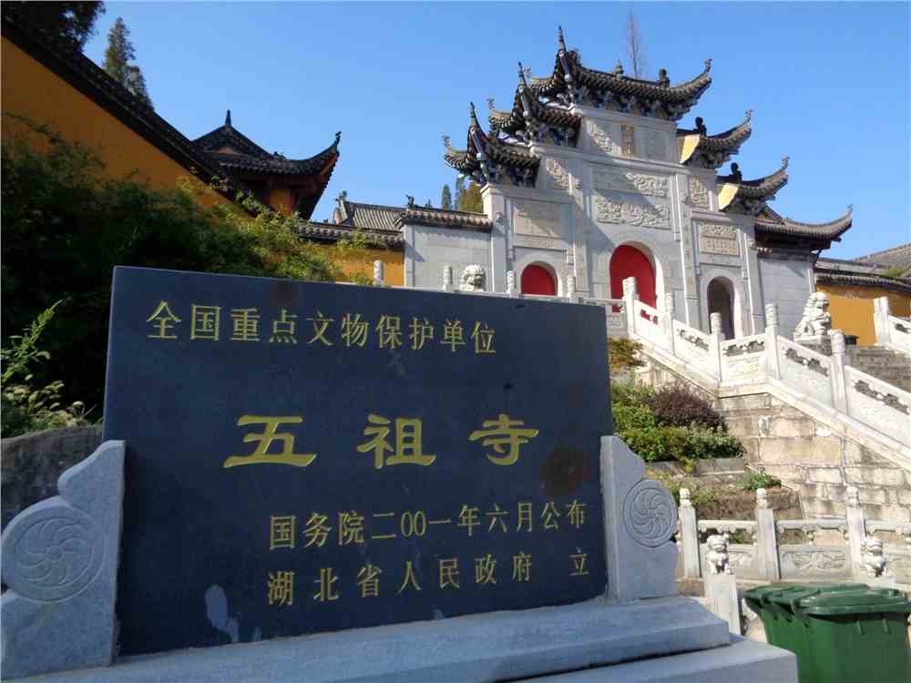 话说禅宗五祖弘忍在他的暮年之时,有意将自己的衣钵传给僧徒.