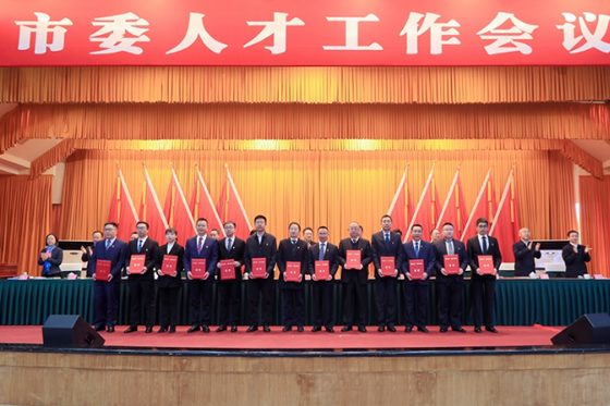西南医科大学获泸州市人才工作先进单位，两专家分获“特别荣誉奖”和“突出贡献奖”