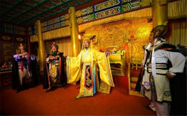 古代当官的人上朝时皇帝是如何听懂各地方言的