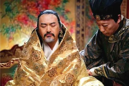 东魏开国皇帝元善见，听说文武双全，如果他下旨杀高欢全家，然后亲自执行，没人敢反抗，就能夺回权力了吧
