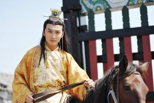 东魏开国皇帝元善见，听说文武双全，如果他下旨杀高欢全家，然后亲自执行，没人敢反抗，就能夺回权力了吧