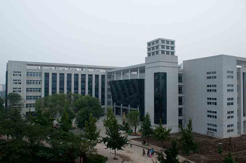<a href='/zhuanlan/henanbk/24/'>黄淮学院</a>校园风景-理科实验楼