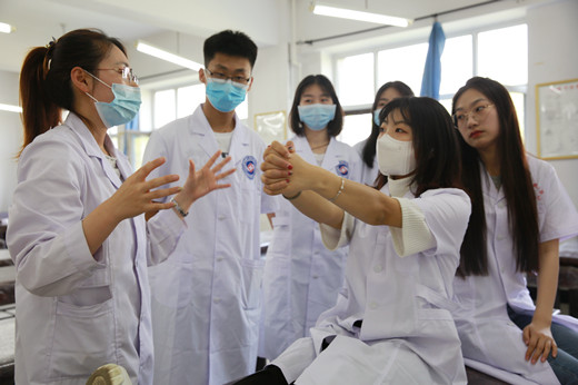 <a href='/zhuanlan/liaoningbk/21/'>辽宁中医药大学</a>杏林学院康复治疗学专业介绍