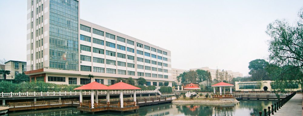 2023年金平果大学排名：武汉职业技术学院排名下降14位