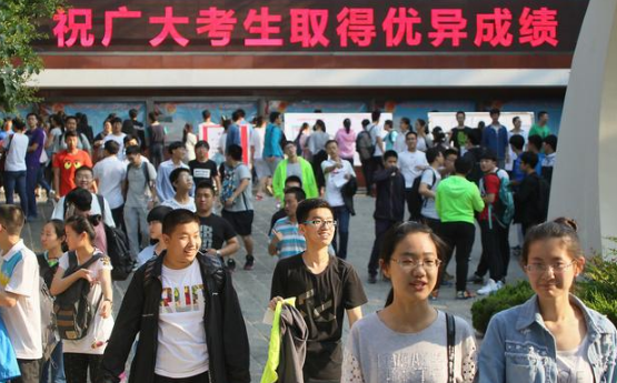 2019河南高考仍实行“无声入场”，严禁穿戴有金属物品的服装